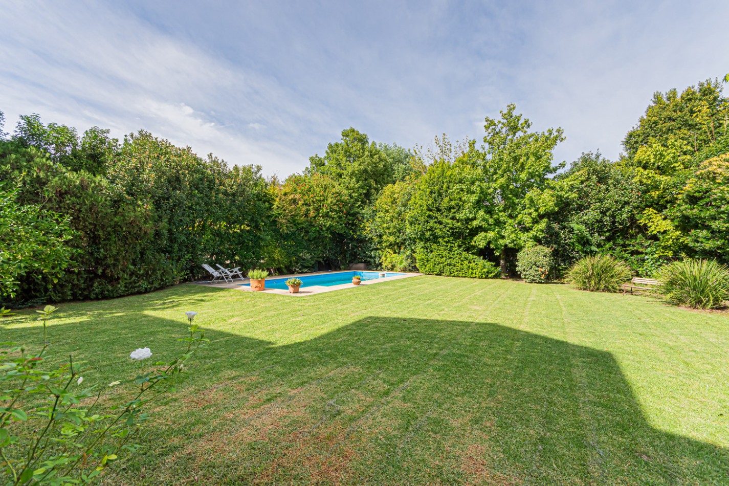 Excelente Casa 5 Ambientes + Playroom c/ Dependencia de Servicio - Piscina - Parrilla - Galeria - A/C 