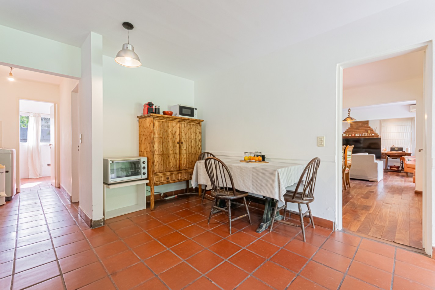 Excelente Casa 5 Ambientes + Playroom c/ Dependencia de Servicio - Piscina - Parrilla - Galeria - A/C 