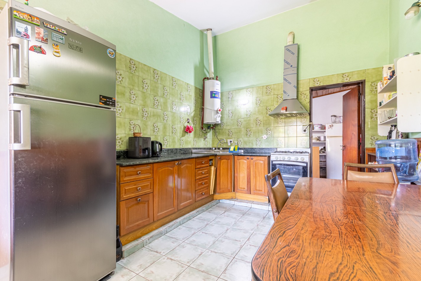 Excelente Casa con Terreno Propio C/ Piscina - Parrilla - Lavadero - Calefaccion - Gran Potencial