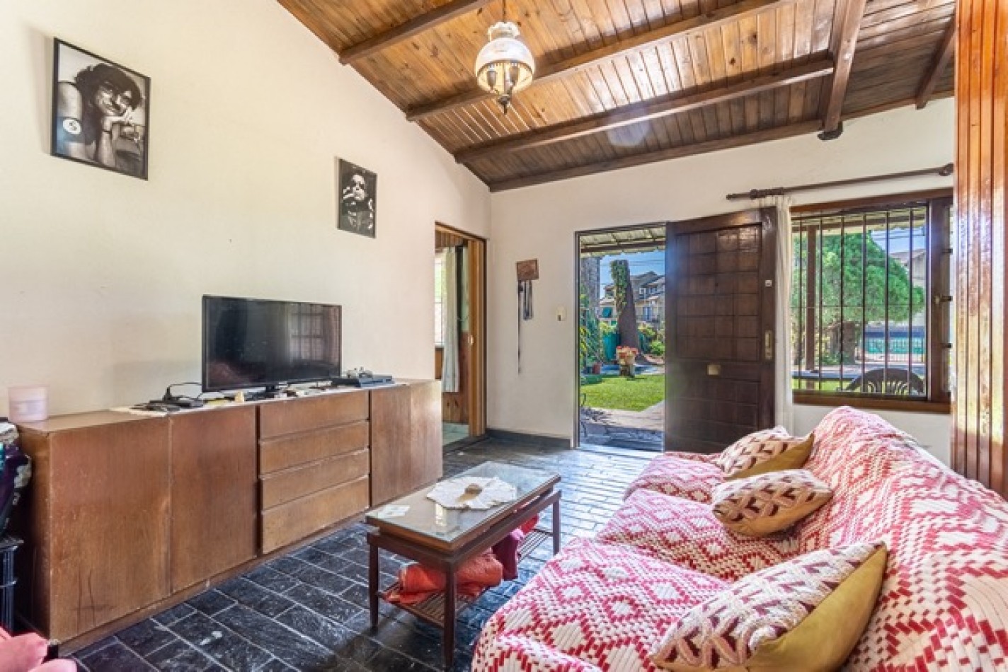 Excelente Casa con Terreno Propio C/ Piscina - Parrilla - Lavadero - Calefaccion - Gran Potencial
