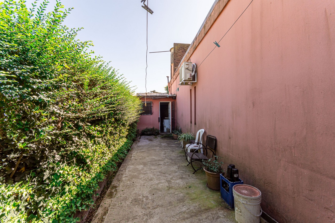 Excelente Casa con Terreno Propio C/ Piscina - Parrilla - Lavadero - Calefaccion - Gran Potencial