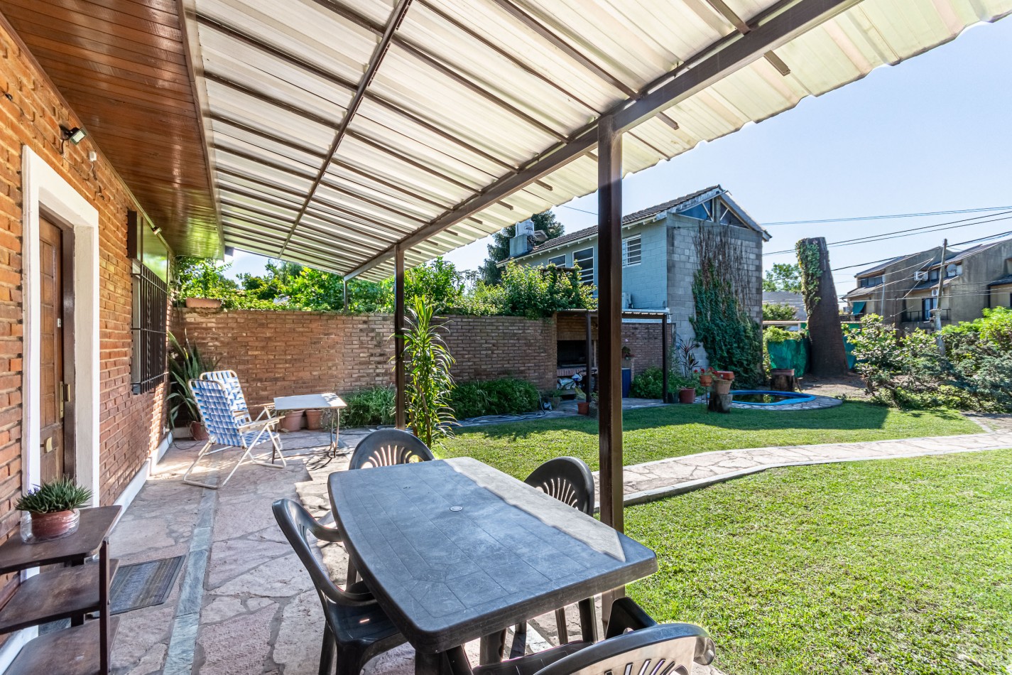 Excelente Casa con Terreno Propio C/ Piscina - Parrilla - Lavadero - Calefaccion - Gran Potencial