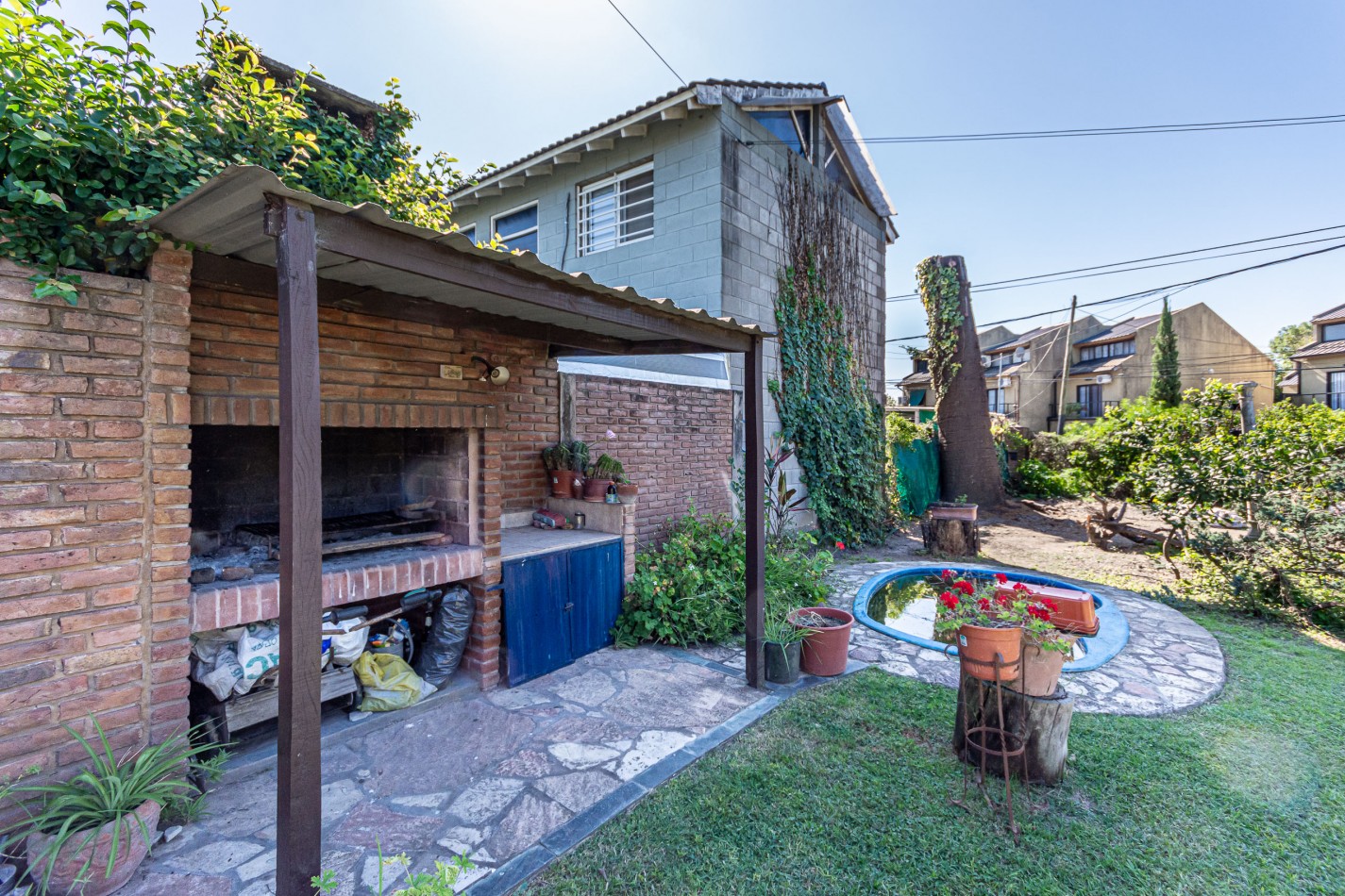 Excelente Casa con Terreno Propio C/ Piscina - Parrilla - Lavadero - Calefaccion - Gran Potencial