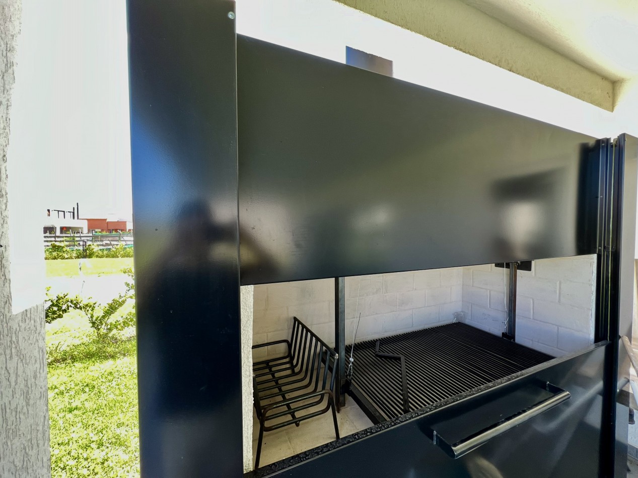 CASA 5 AMBIENTES c/ PISCINA - PARRILLA - GALERIA - CALEFACCION