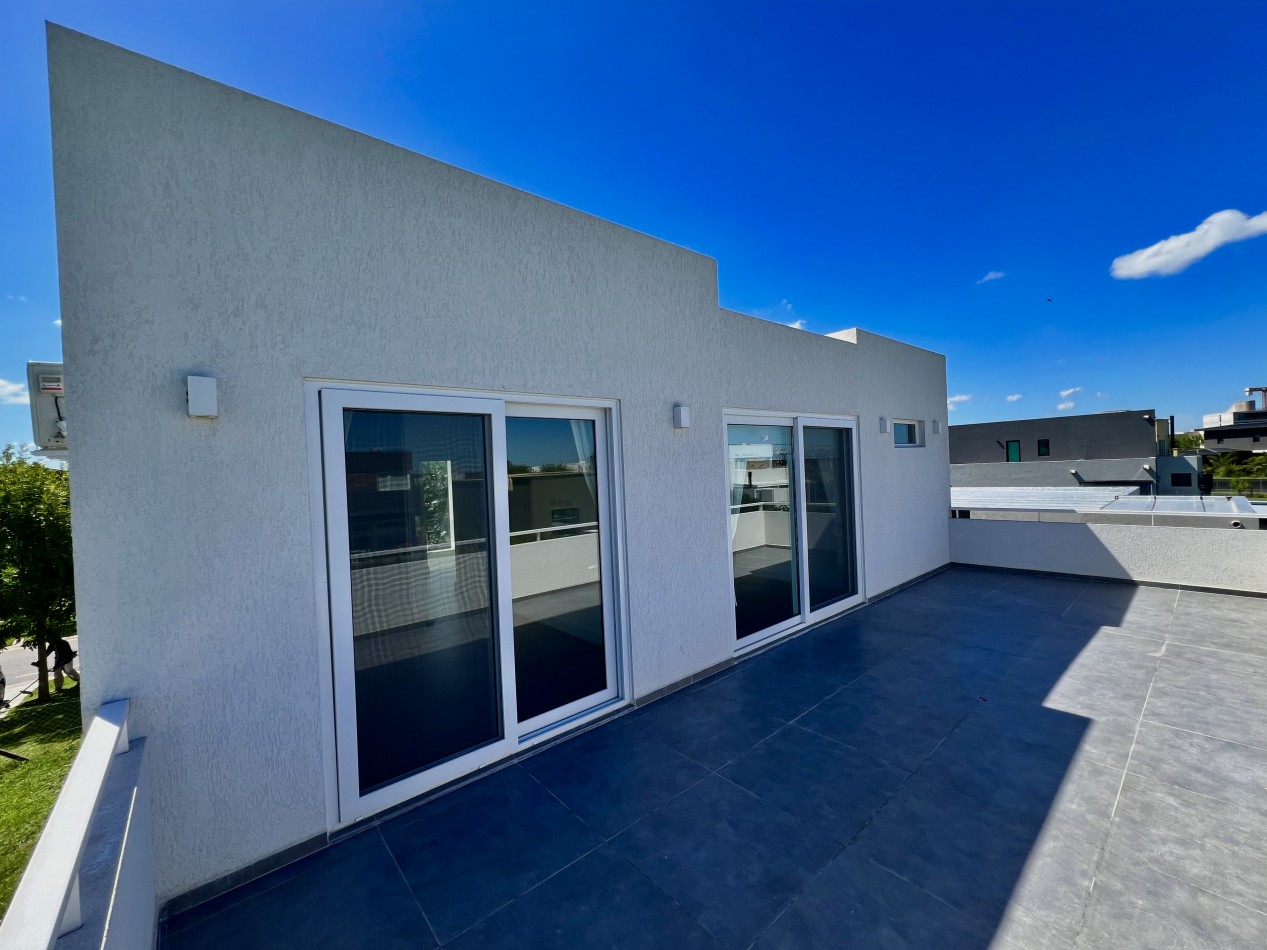 CASA 5 AMBIENTES c/ PISCINA - PARRILLA - GALERIA - CALEFACCION