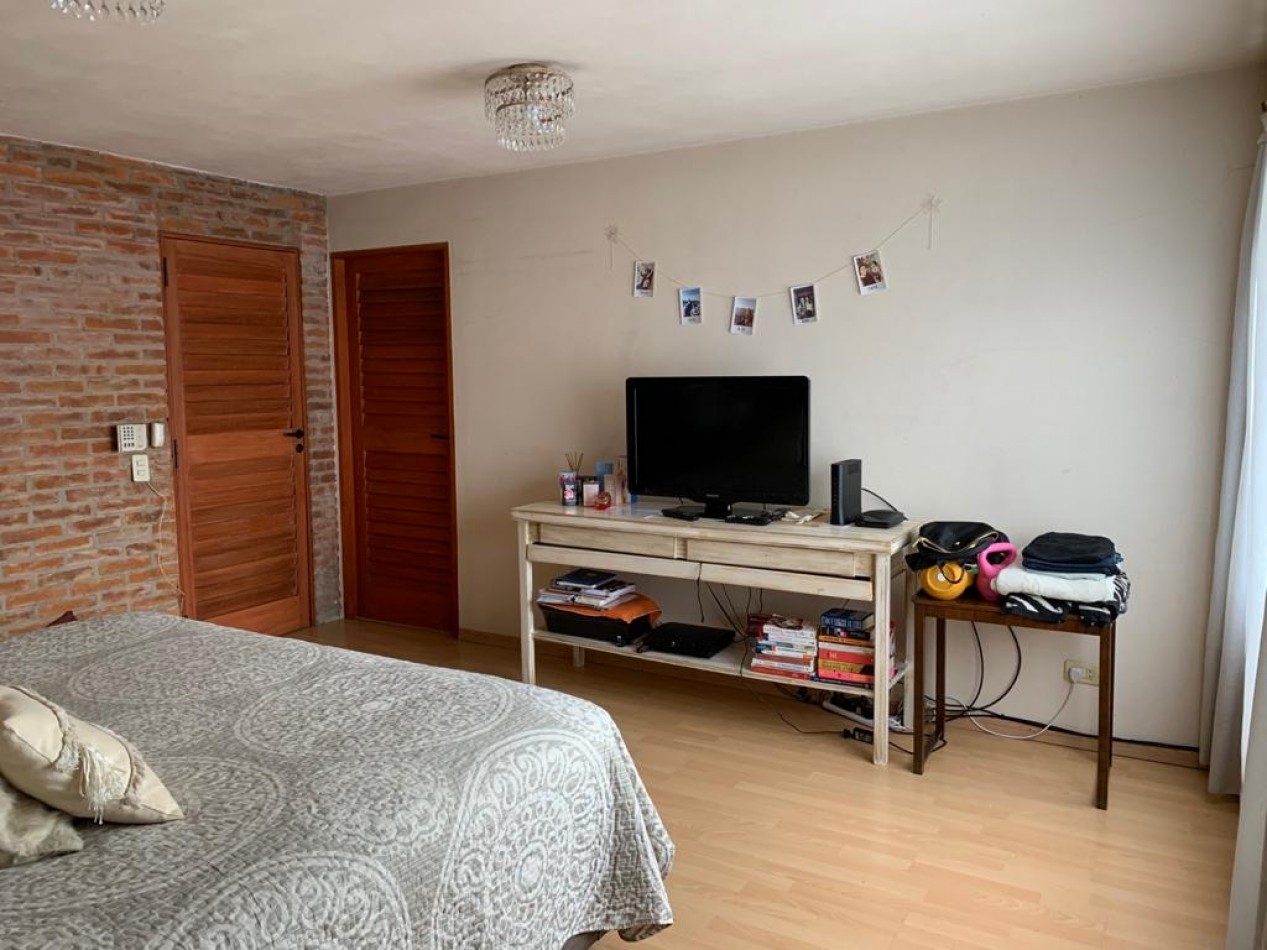 Casa de 4 Ambientes en Don Torcuato - Cochera / Piscina / Parrilla / Lavadero