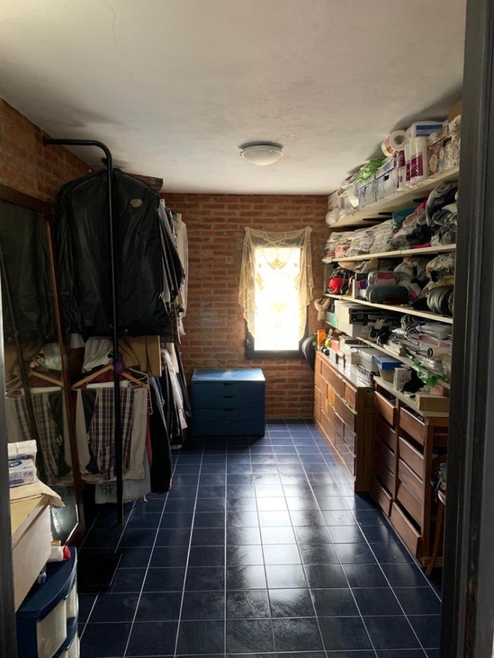 Casa de 4 Ambientes en Don Torcuato - Cochera / Piscina / Parrilla / Lavadero