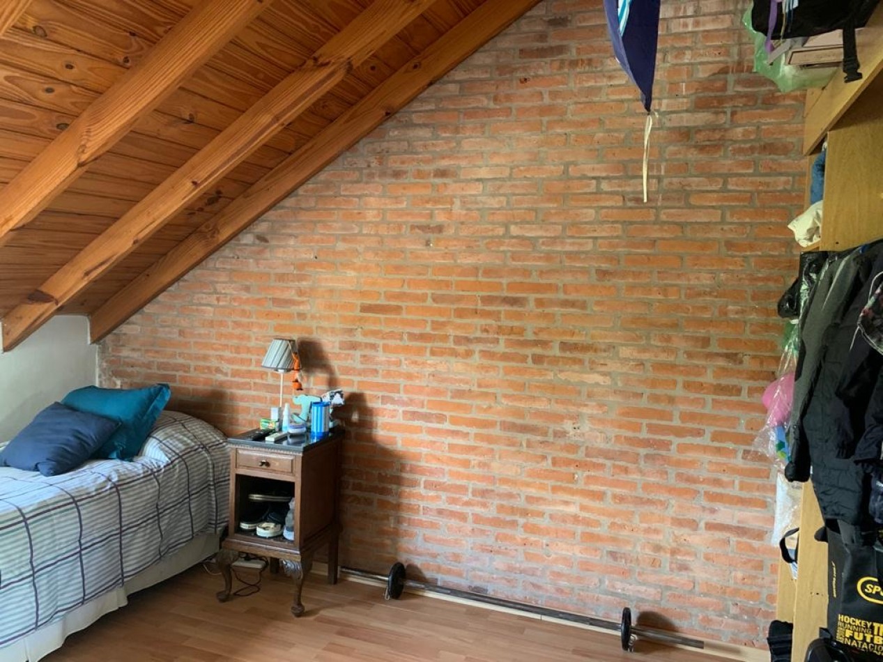 Casa de 4 Ambientes en Don Torcuato - Cochera / Piscina / Parrilla / Lavadero