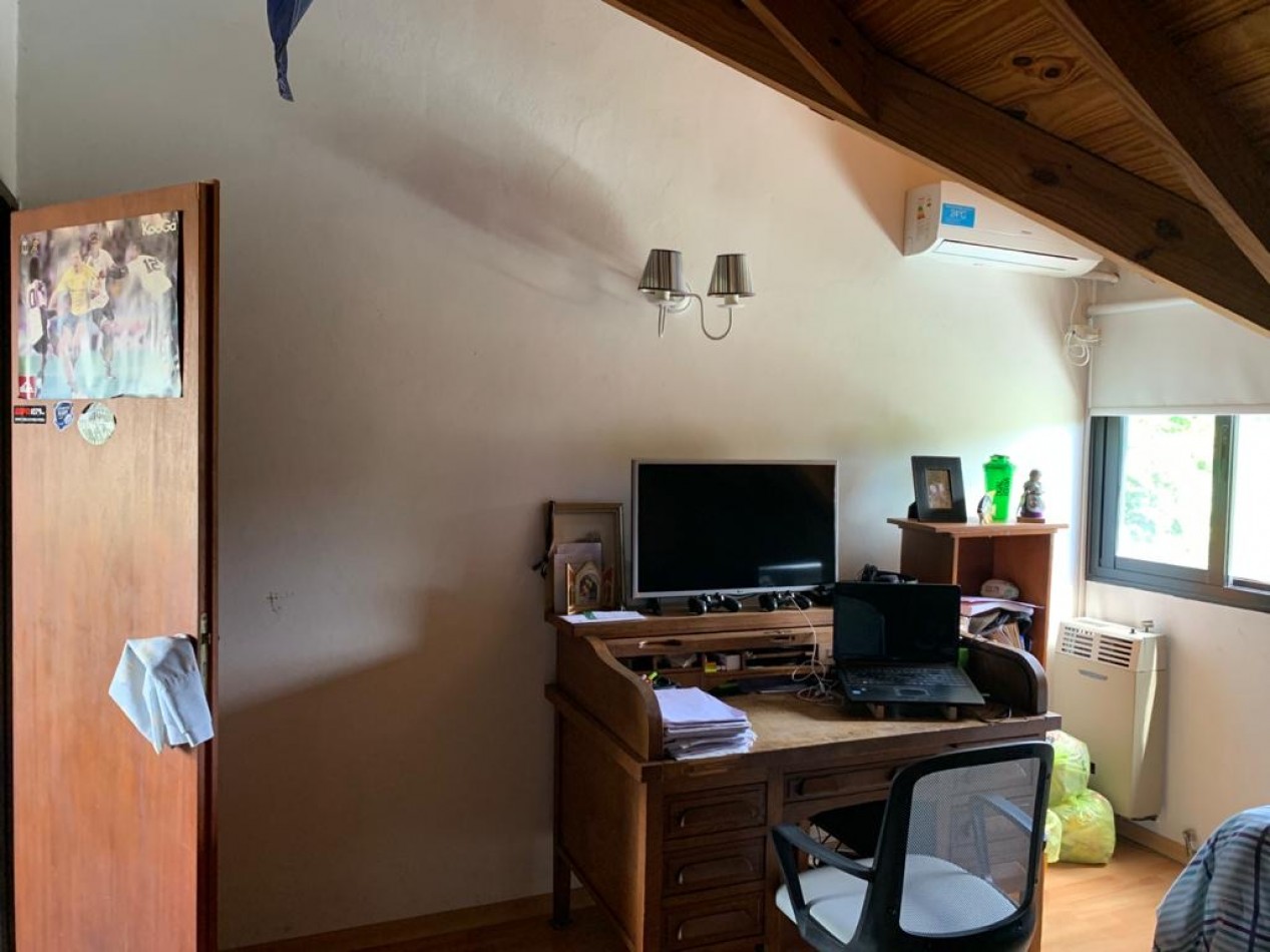 Casa de 4 Ambientes en Don Torcuato - Cochera / Piscina / Parrilla / Lavadero