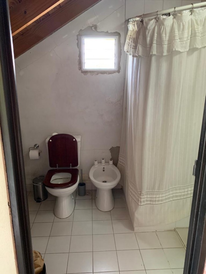 Casa de 4 Ambientes en Don Torcuato - Cochera / Piscina / Parrilla / Lavadero