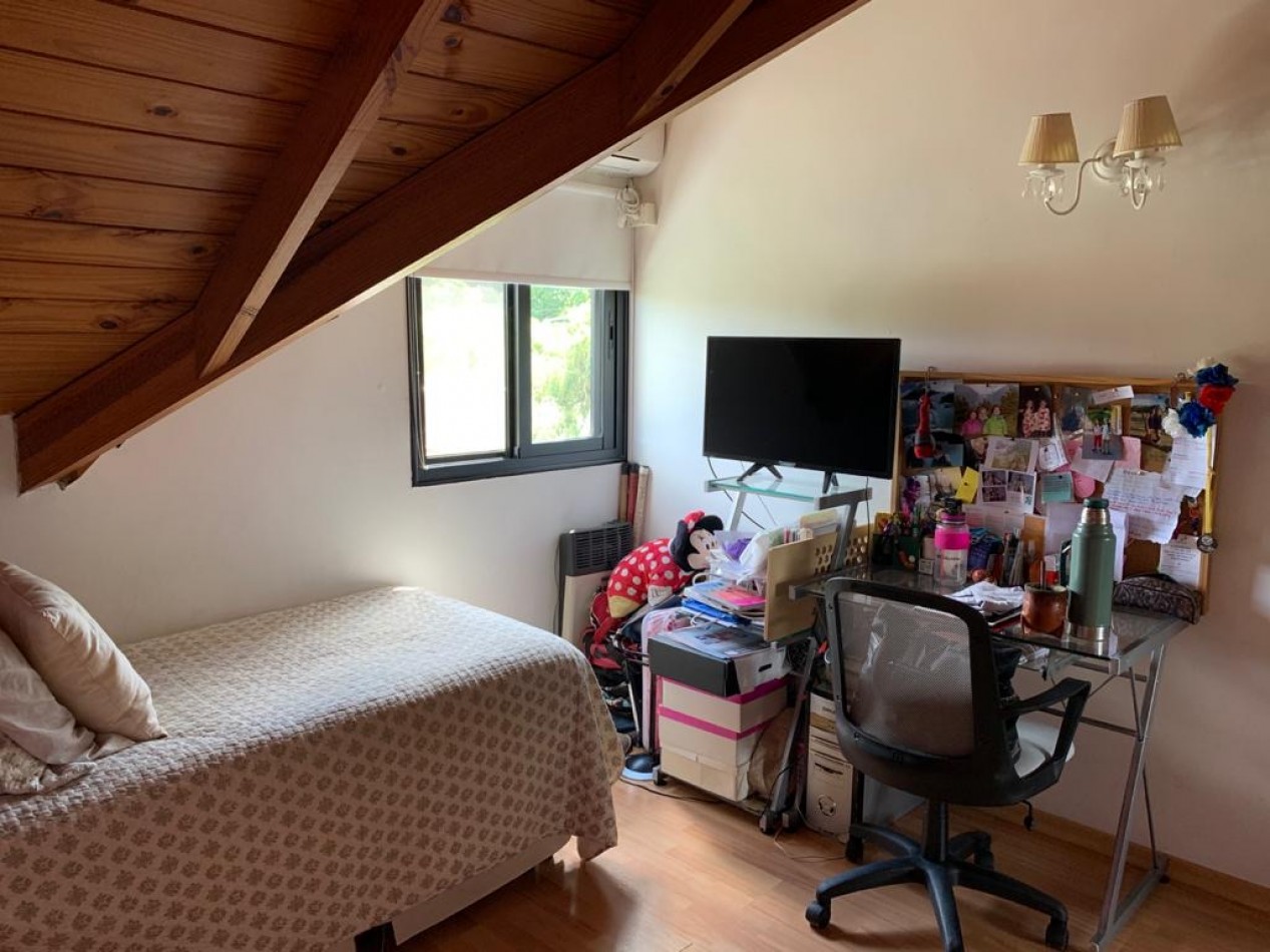 Casa de 4 Ambientes en Don Torcuato - Cochera / Piscina / Parrilla / Lavadero