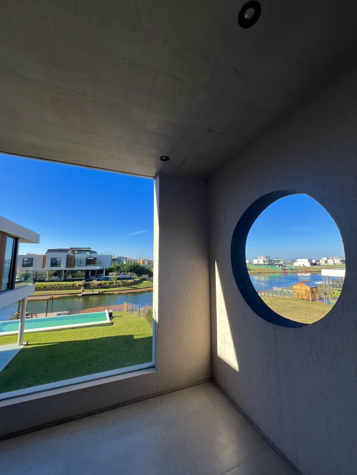 Excelente Casa de Lujo 6 ambientes c/ piscina - parrilla - mastersuite - sauna