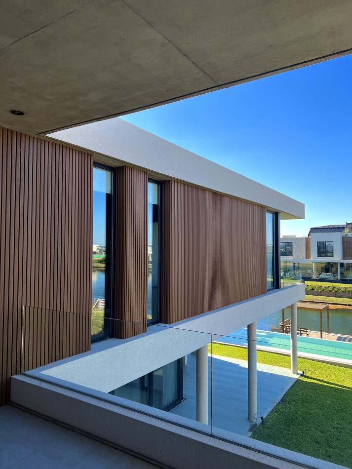 Excelente Casa de Lujo 6 ambientes c/ piscina - parrilla - mastersuite - sauna