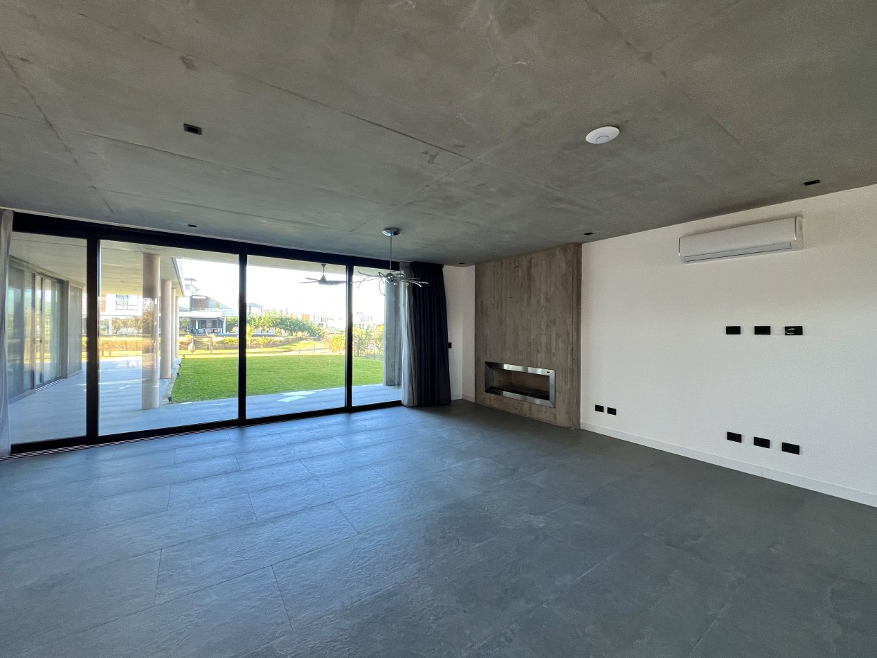 Excelente Casa de Lujo 6 ambientes c/ piscina - parrilla - mastersuite - sauna