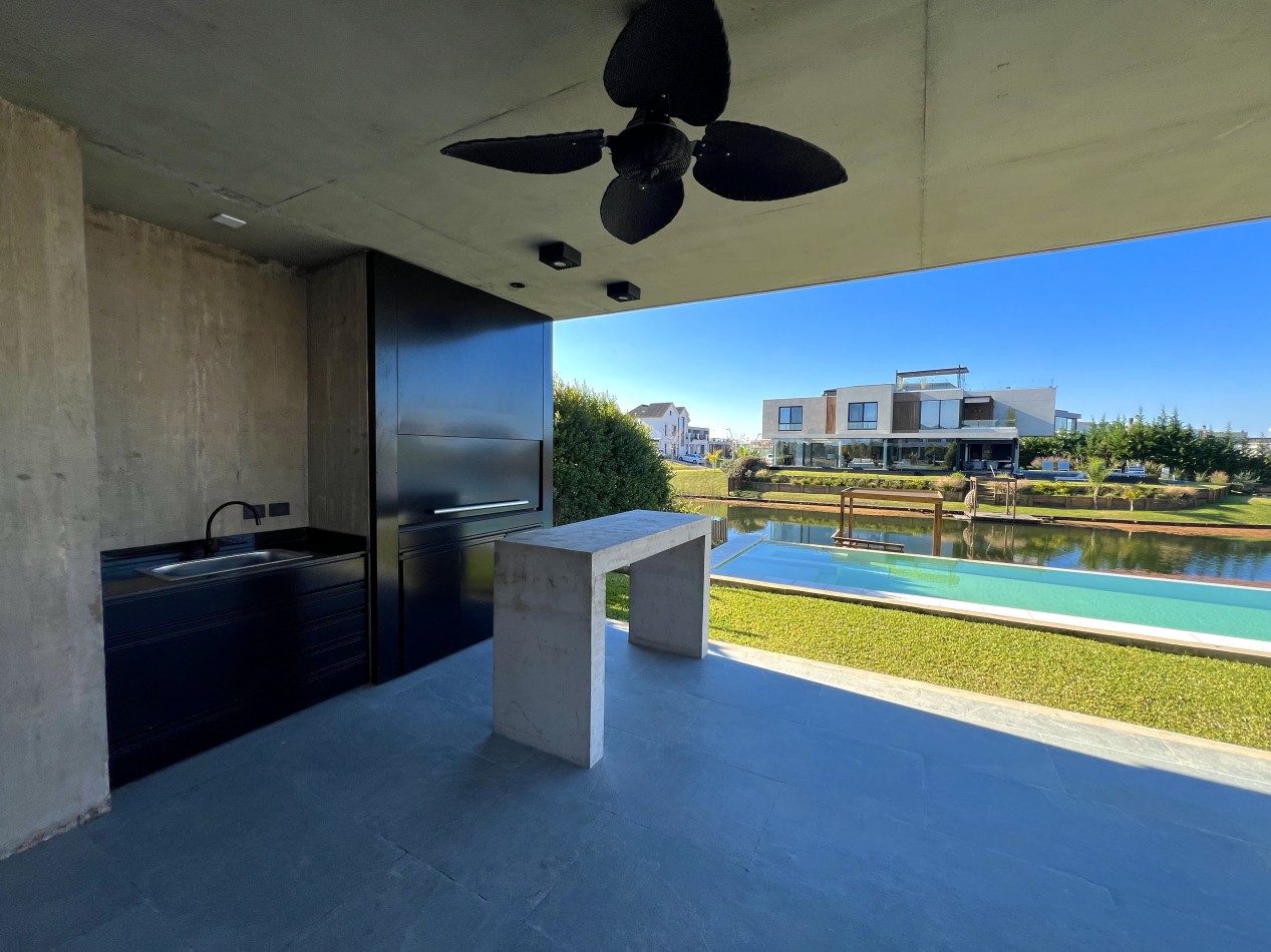 Excelente Casa de Lujo 6 ambientes c/ piscina - parrilla - mastersuite - sauna