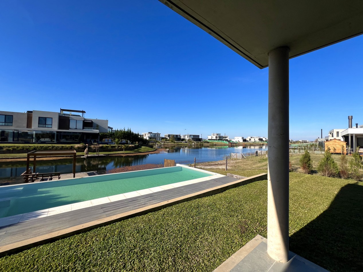 Excelente Casa de Lujo 6 ambientes c/ piscina - parrilla - mastersuite - sauna