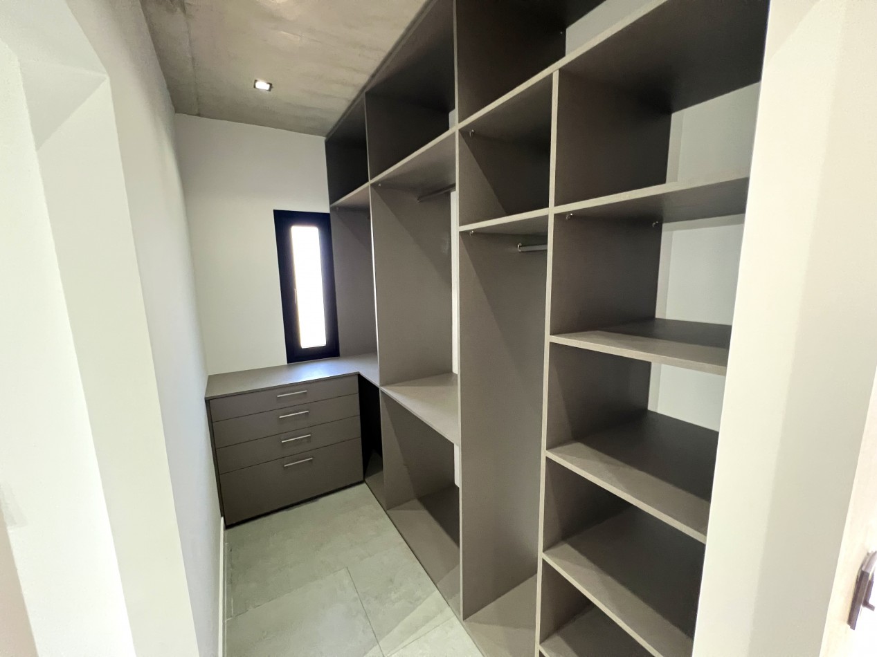 Excelente Casa de Lujo 6 ambientes c/ piscina - parrilla - mastersuite - sauna