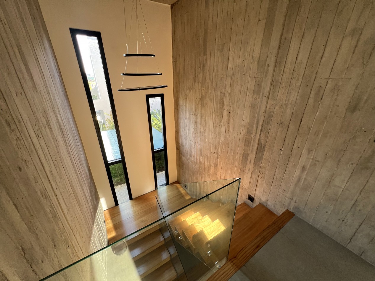 Excelente Casa de Lujo 6 ambientes c/ piscina - parrilla - mastersuite - sauna