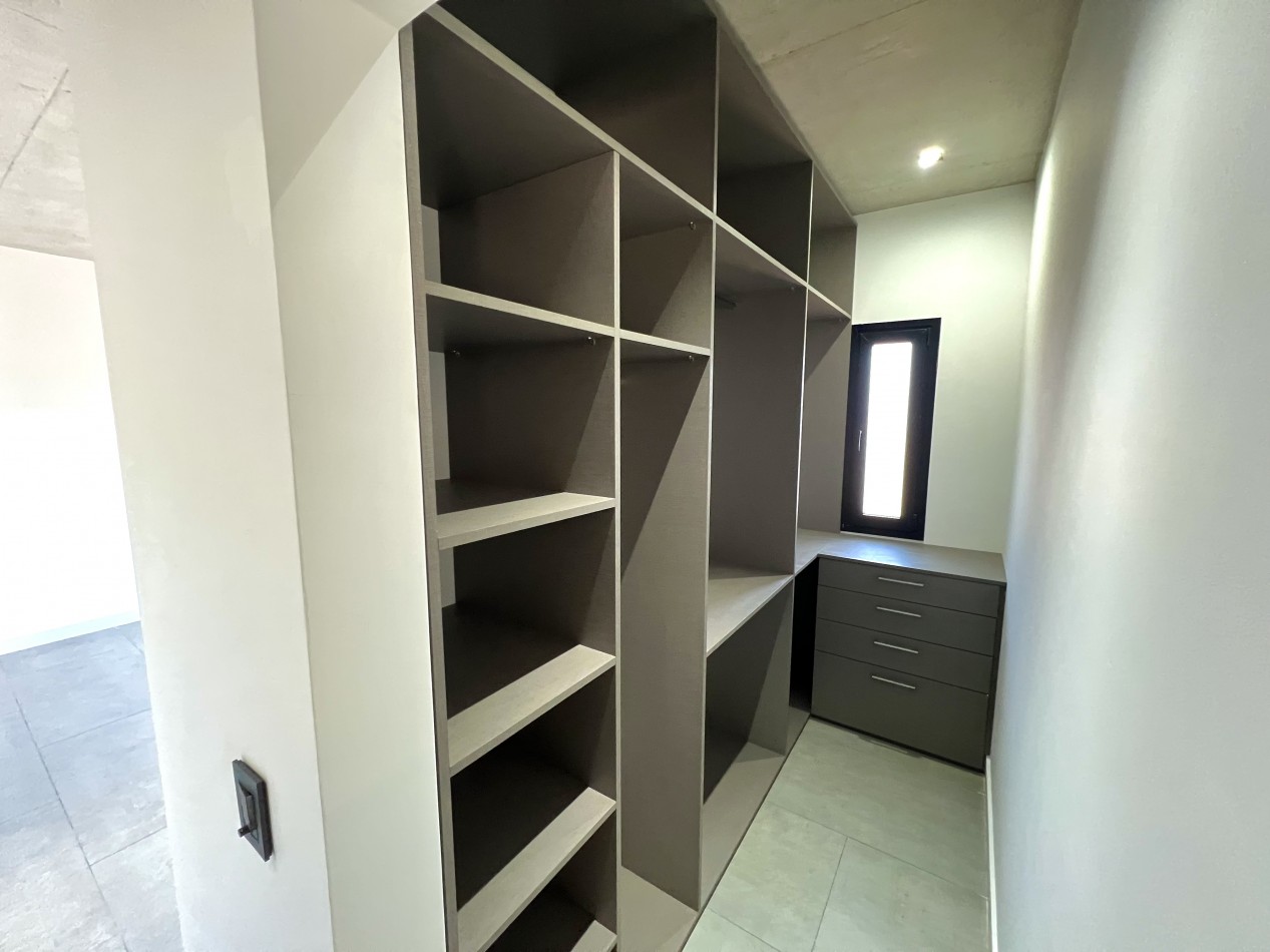 Excelente Casa de Lujo 6 ambientes c/ piscina - parrilla - mastersuite - sauna