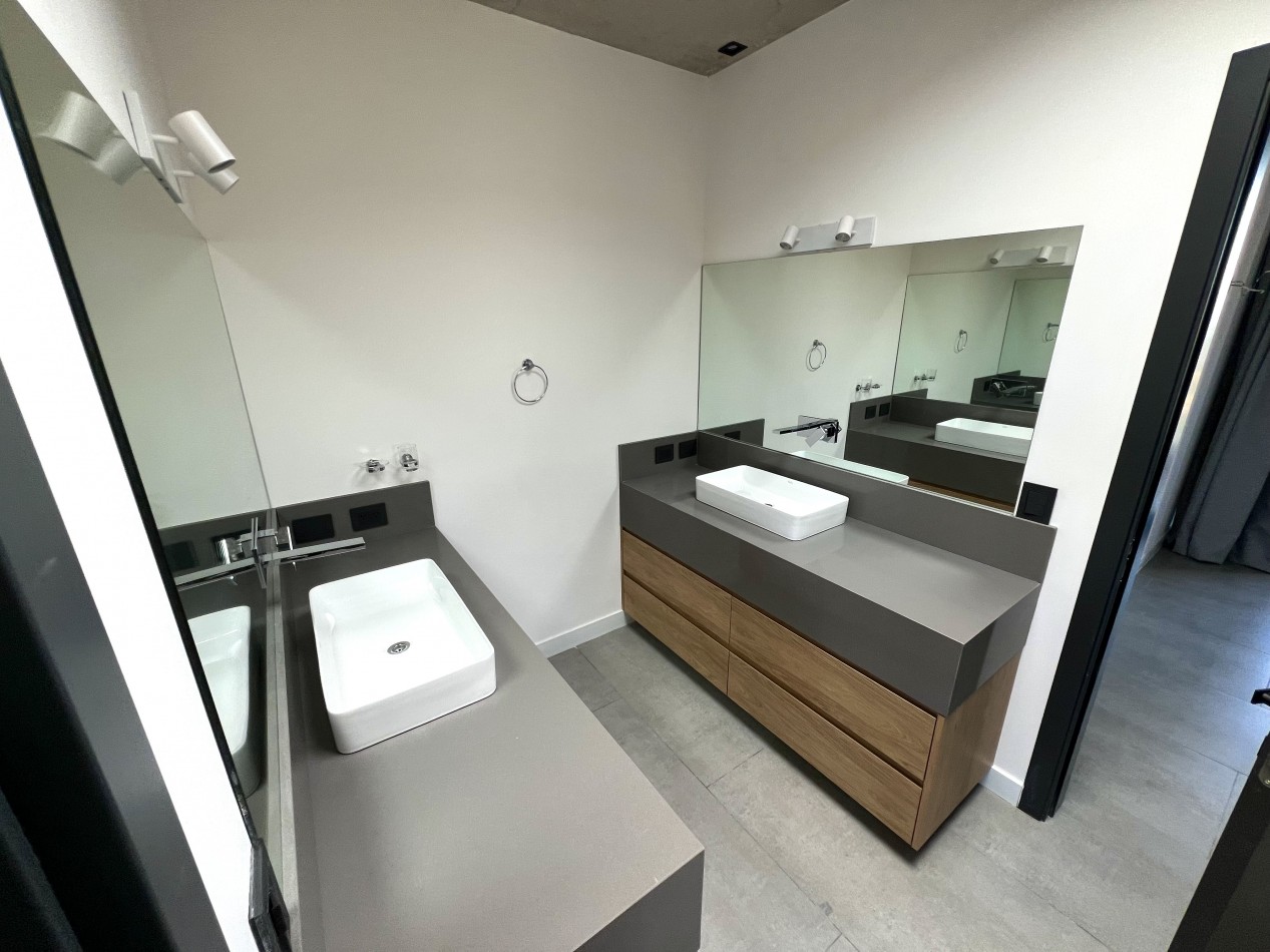 Excelente Casa de Lujo 6 ambientes c/ piscina - parrilla - mastersuite - sauna