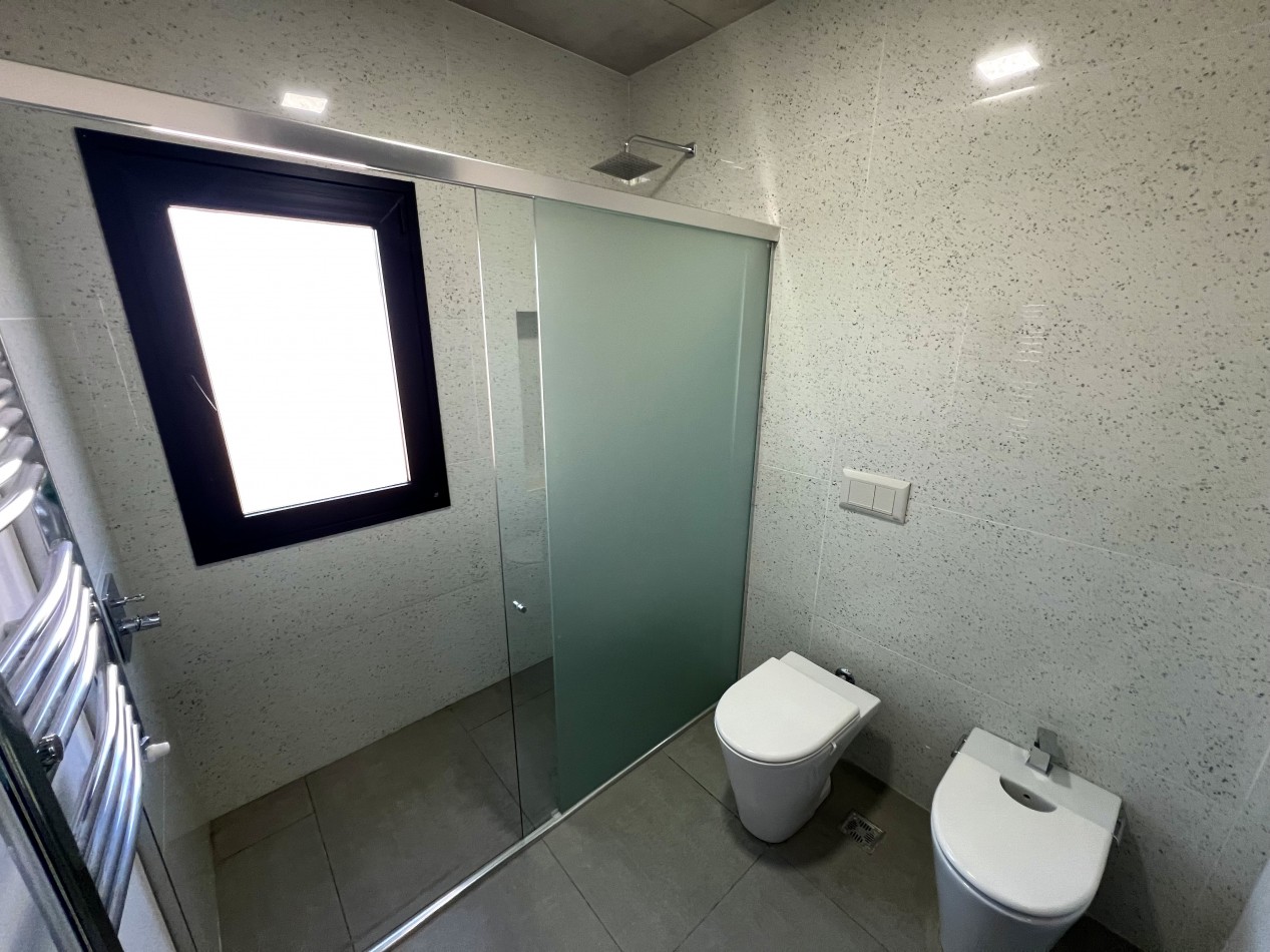 Excelente Casa de Lujo 6 ambientes c/ piscina - parrilla - mastersuite - sauna