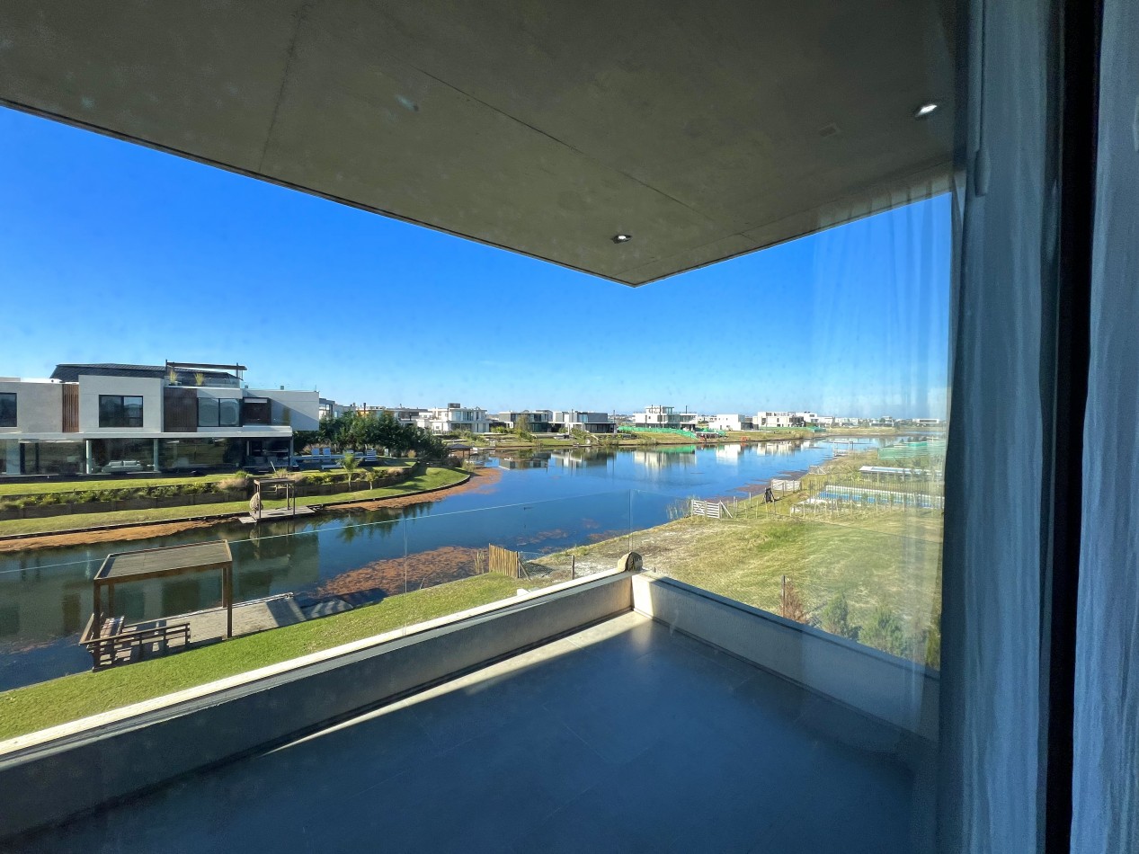 Excelente Casa de Lujo 6 ambientes c/ piscina - parrilla - mastersuite - sauna