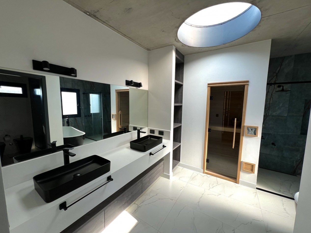 Excelente Casa de Lujo 6 ambientes c/ piscina - parrilla - mastersuite - sauna