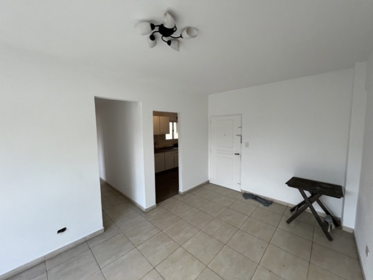 Departamento 4 ambientes al frente en Oportunidad c/ accesos directos 