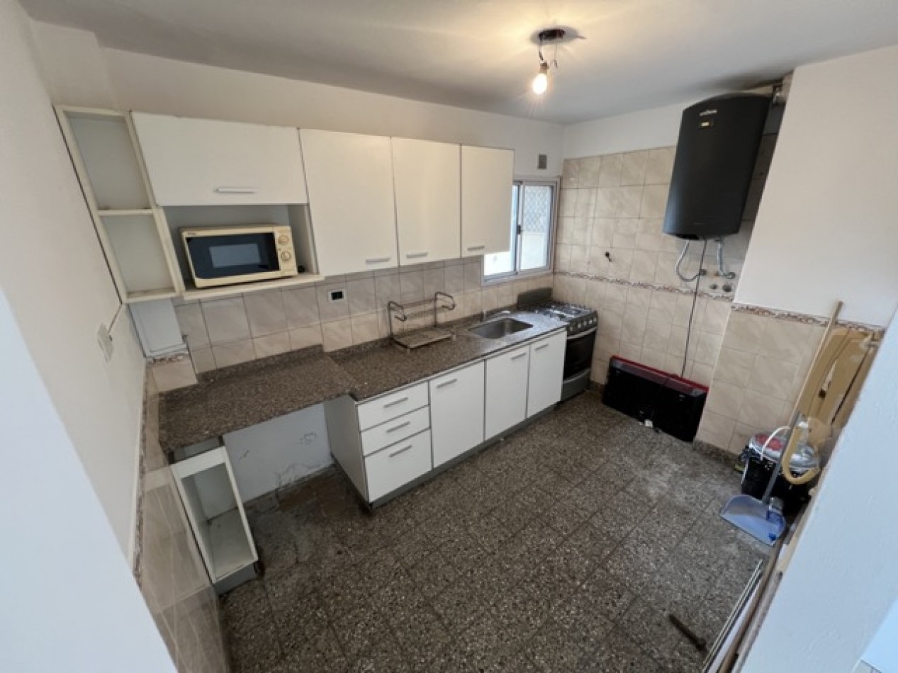 Departamento 4 ambientes al frente en Oportunidad c/ accesos directos 