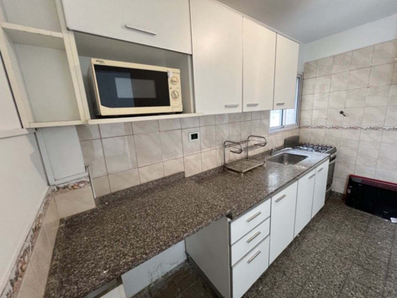 Departamento 4 ambientes al frente en Oportunidad c/ accesos directos 