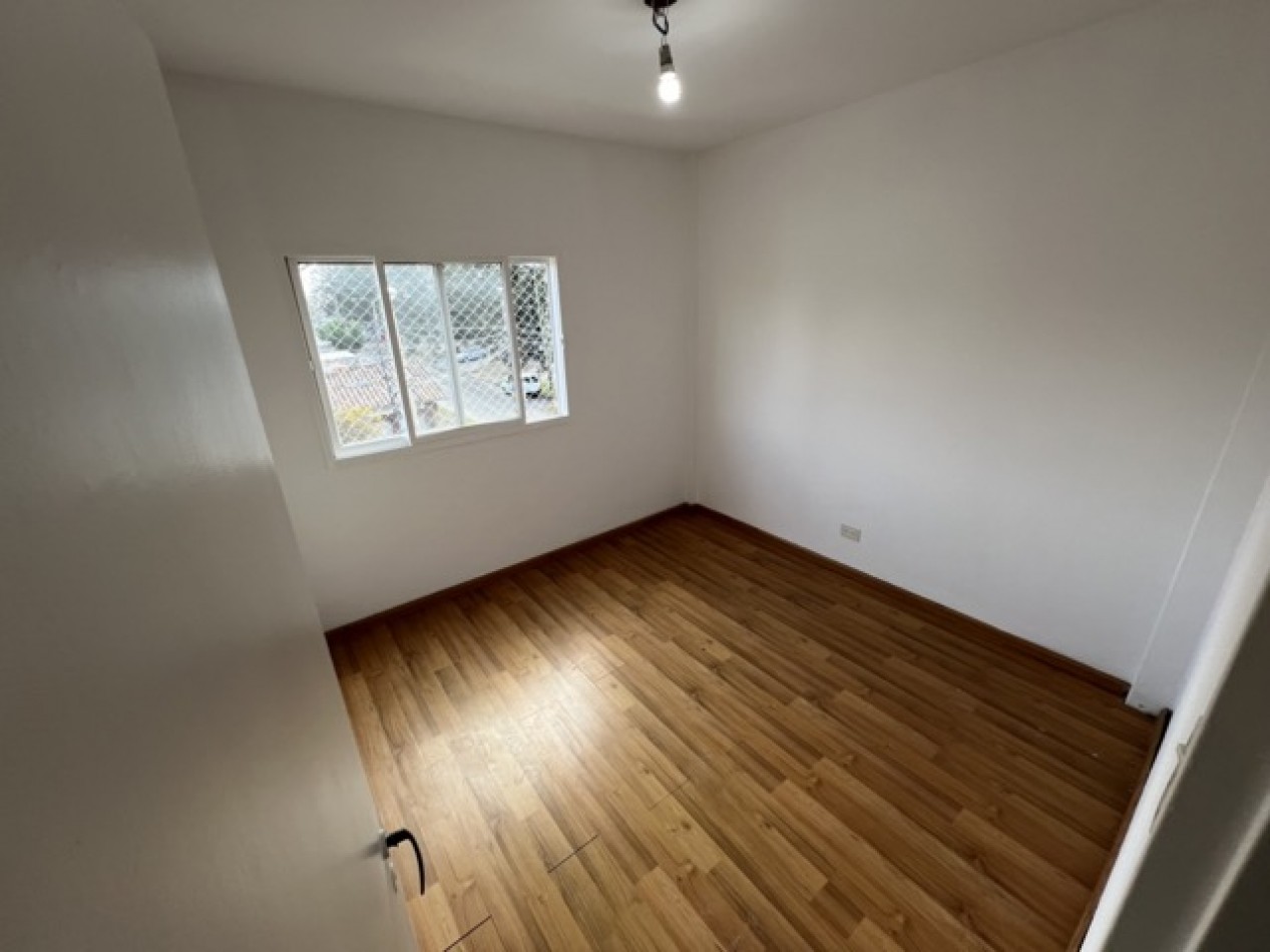 Departamento 4 ambientes al frente en Oportunidad c/ accesos directos 