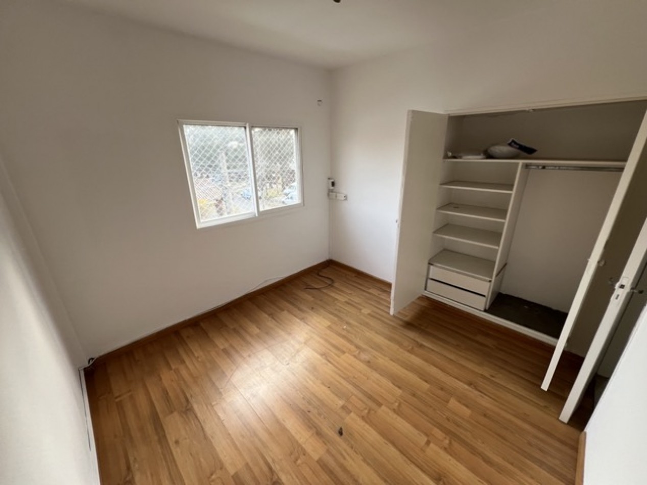 Departamento 4 ambientes al frente en Oportunidad c/ accesos directos 