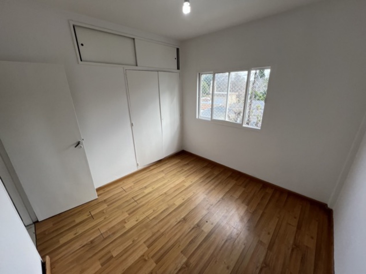 Departamento 4 ambientes al frente en Oportunidad c/ accesos directos 