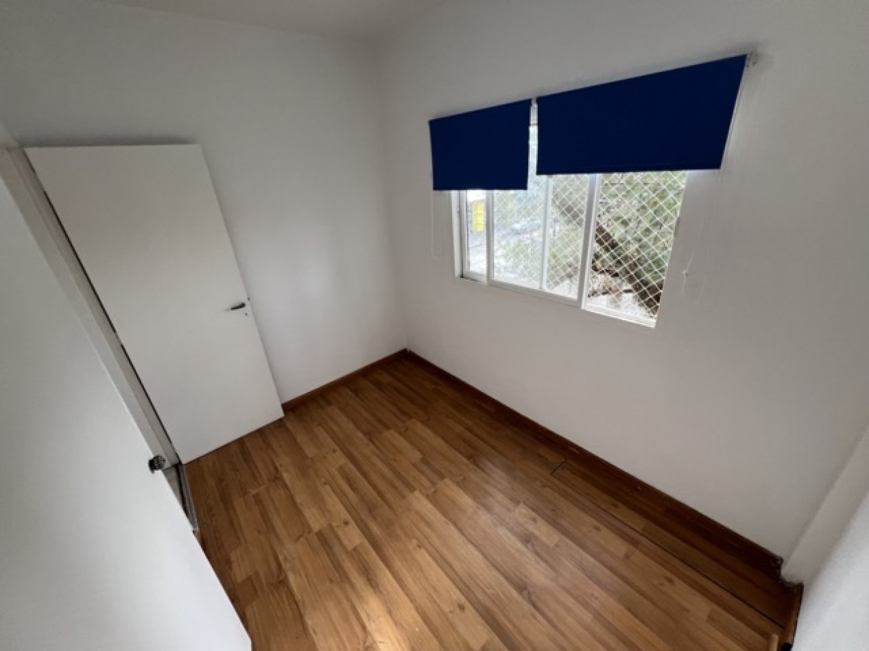Departamento 4 ambientes al frente en Oportunidad c/ accesos directos 