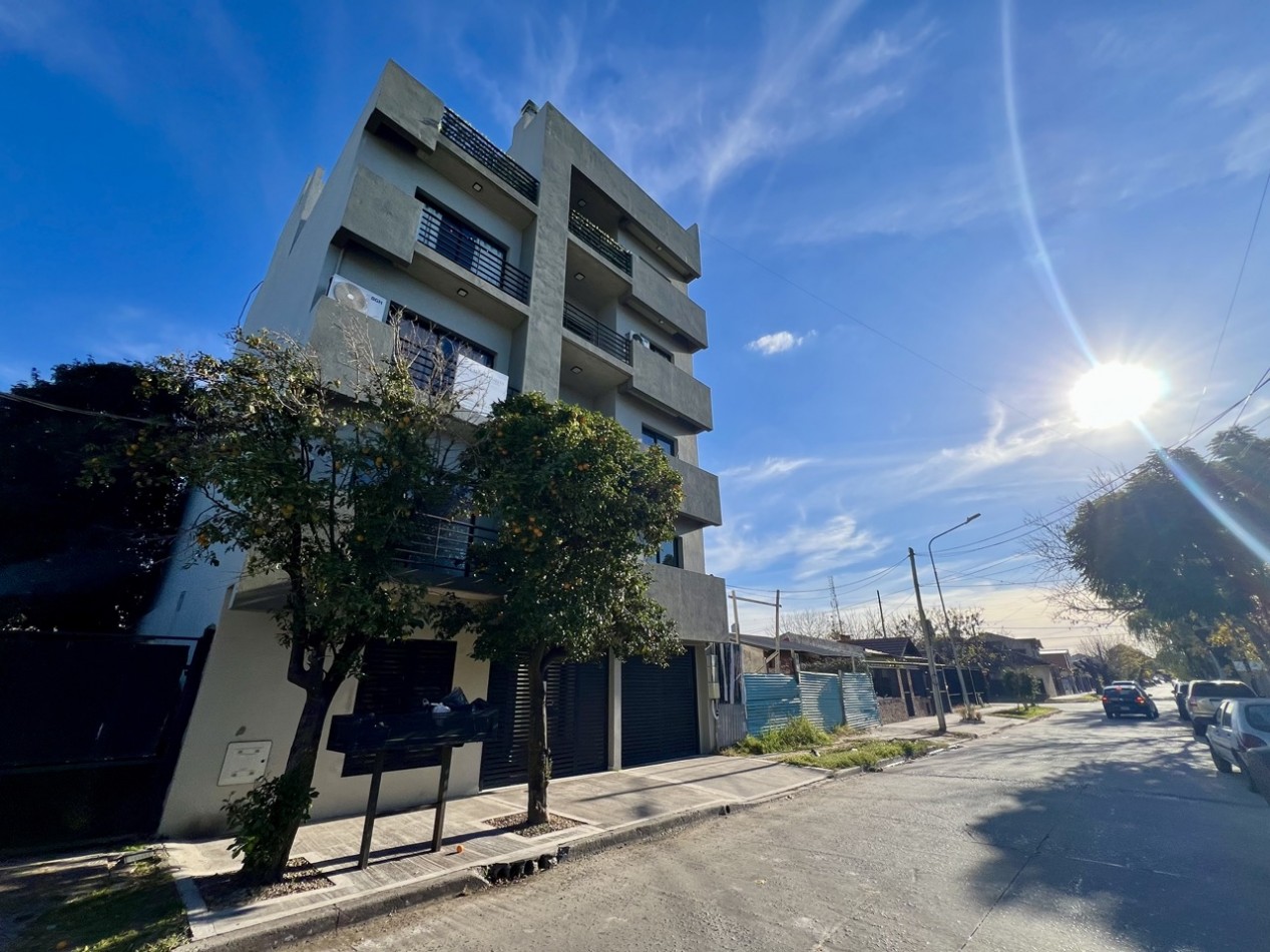 Departamento 1 ambiente con Renta Inmediata c/ Escritura - Balcon - Apto Comercial