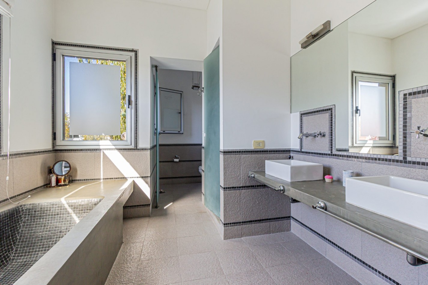 Casa 5 Ambientes | Lote Imperdible | Dep. de Servicio | Talar del Lago I - Excelente Esquina