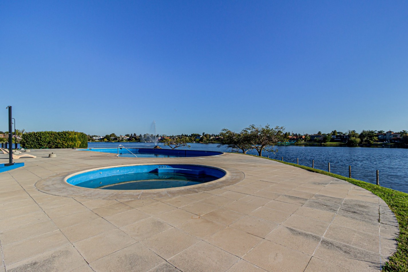 Casa 5 Ambientes | Lote Imperdible | Dep. de Servicio | Talar del Lago I - Excelente Esquina