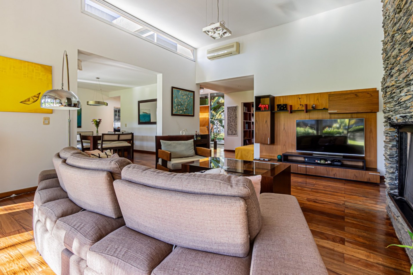 Casa 5 Ambientes | Lote Imperdible | Dep. de Servicio | Talar del Lago I - Excelente Esquina