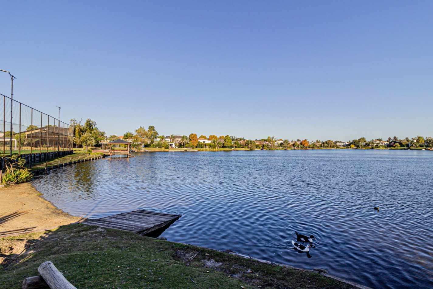 Casa 5 Ambientes | Lote Imperdible | Dep. de Servicio | Talar del Lago I - Excelente Esquina