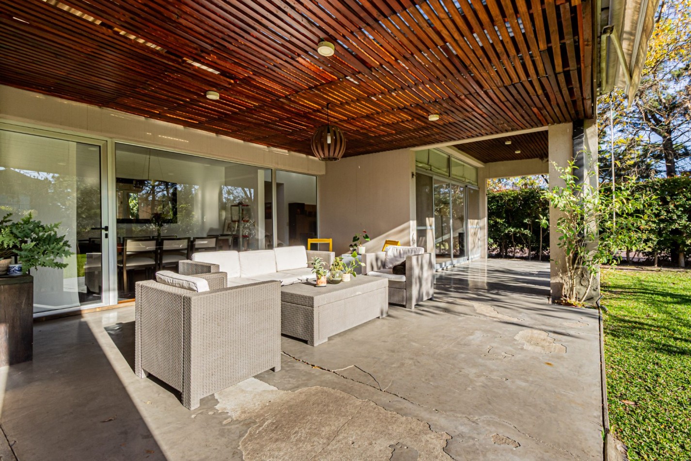 Casa 5 Ambientes | Lote Imperdible | Dep. de Servicio | Talar del Lago I - Excelente Esquina