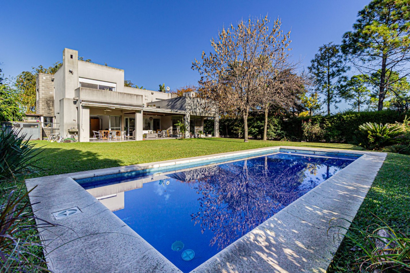 Casa 5 Ambientes | Lote Imperdible | Dep. de Servicio | Talar del Lago I - Excelente Esquina