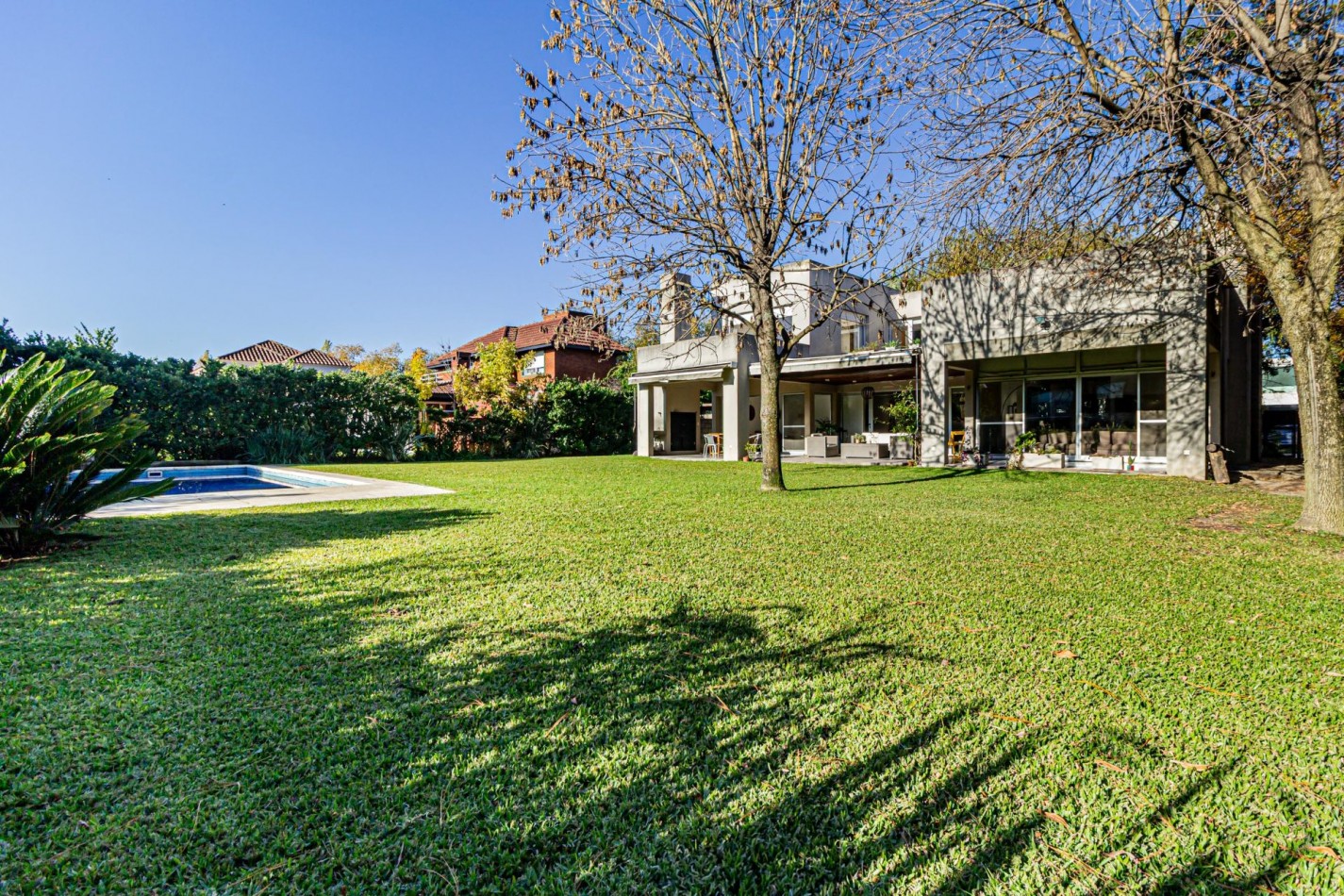 Casa 5 Ambientes | Lote Imperdible | Dep. de Servicio | Talar del Lago I - Excelente Esquina