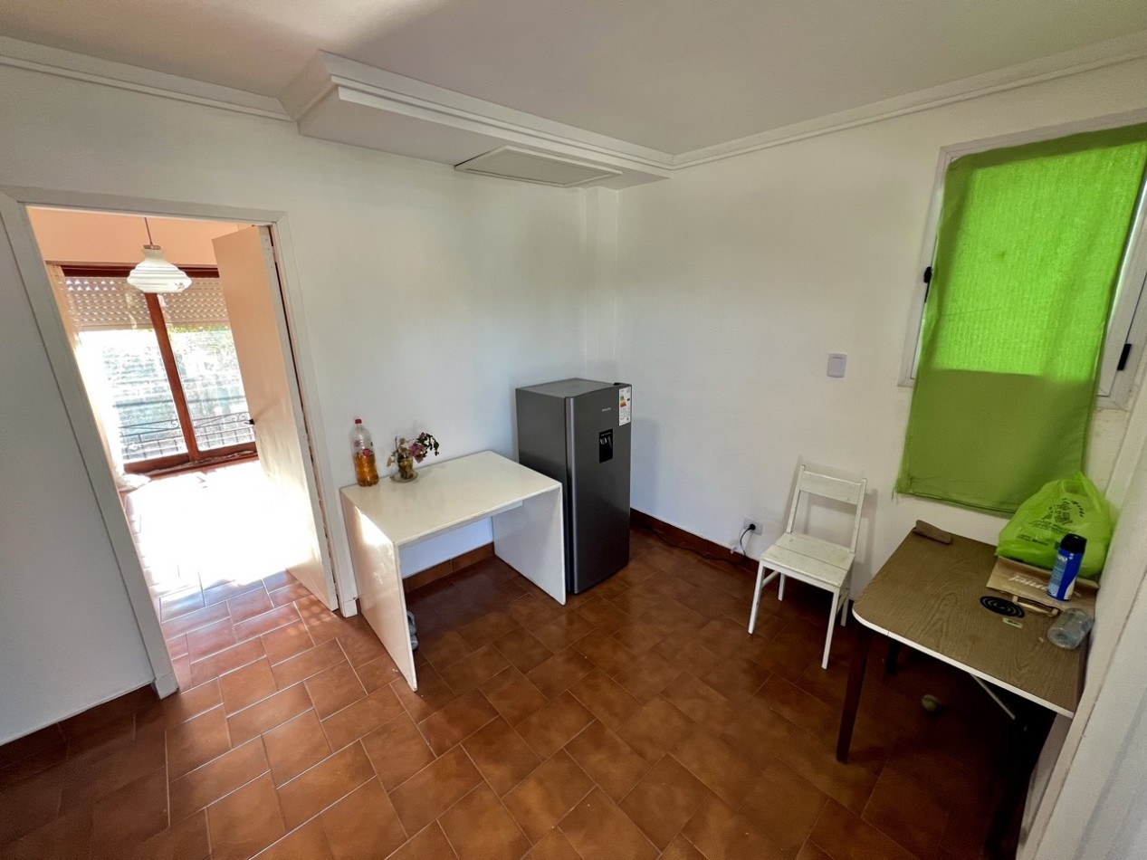 Casa imperdible en esquina | Depto, garaje y taller independientes