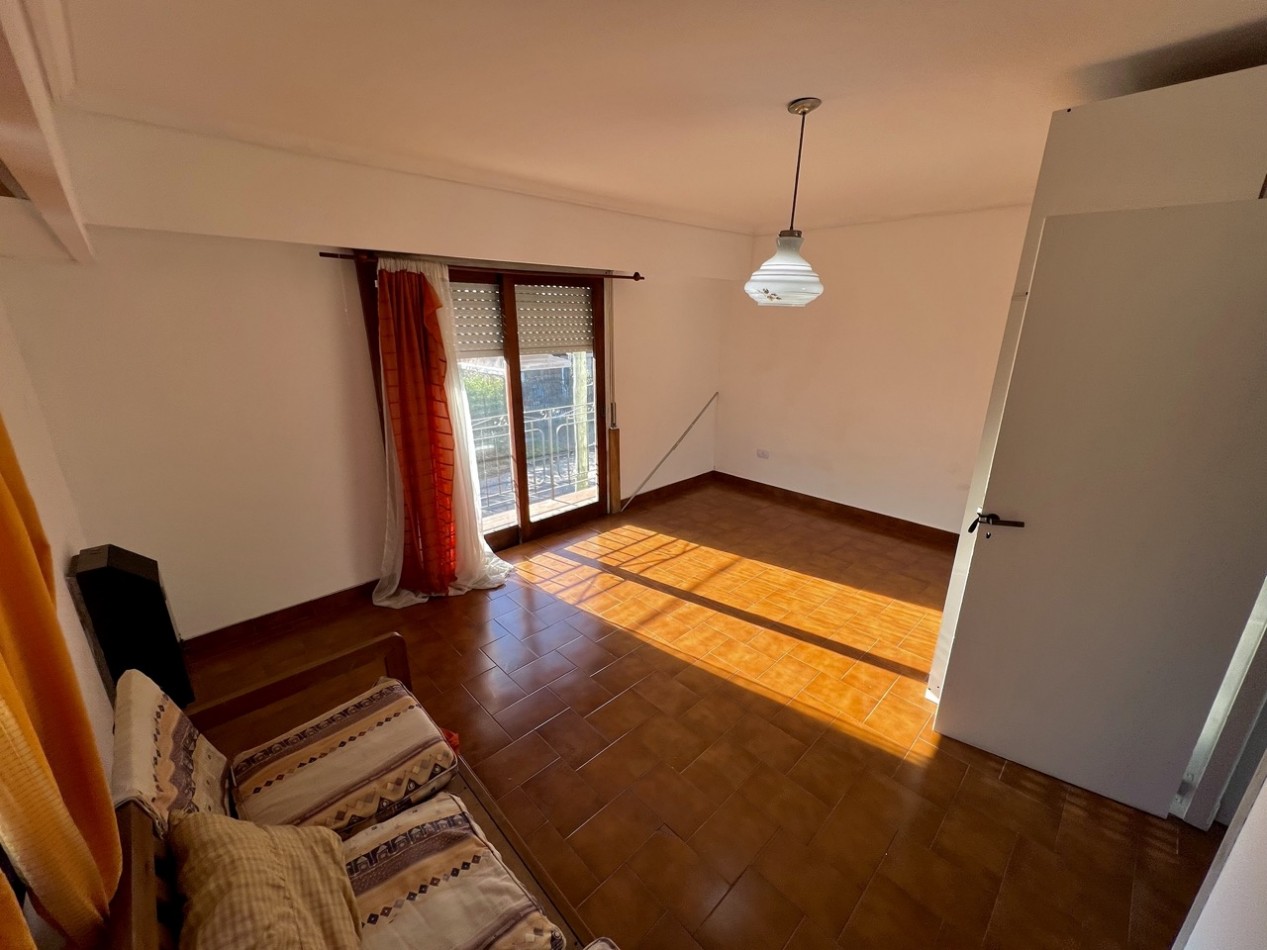 Casa imperdible en esquina | Depto, garaje y taller independientes