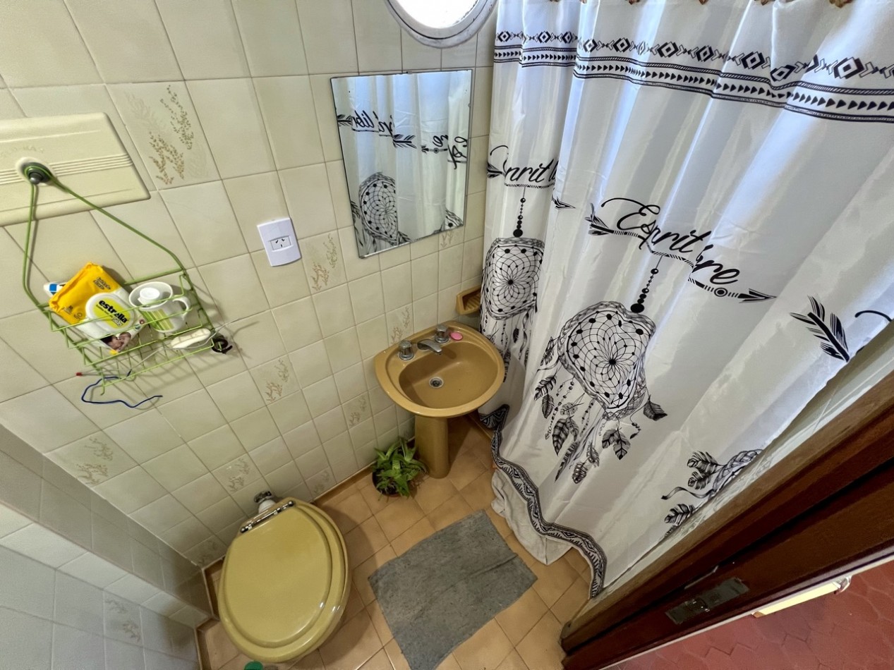 Casa imperdible en esquina | Depto, garaje y taller independientes