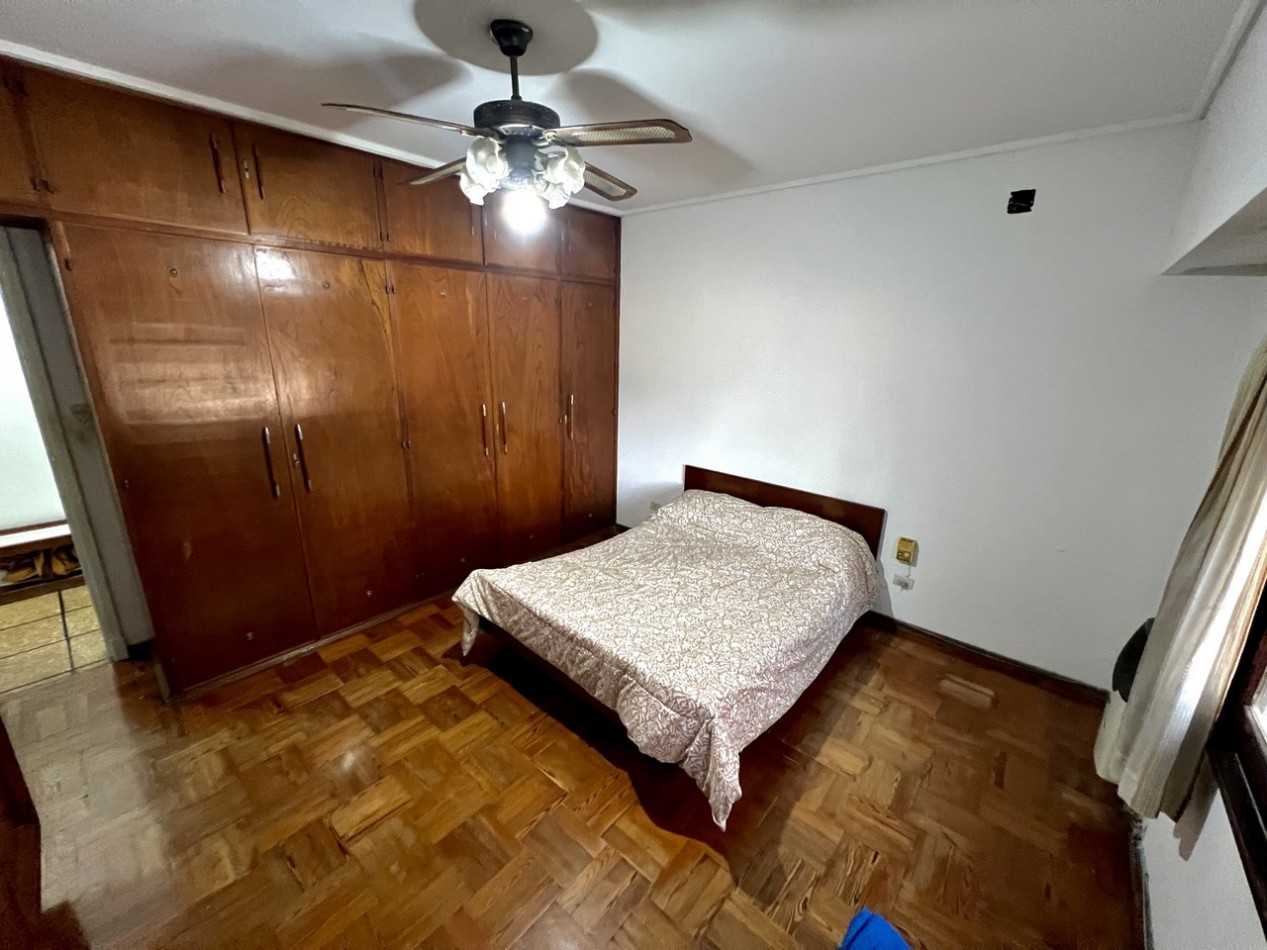 Casa imperdible en esquina | Depto, garaje y taller independientes