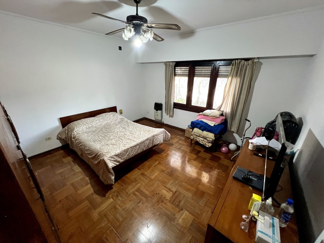 Casa imperdible en esquina | Depto, garaje y taller independientes