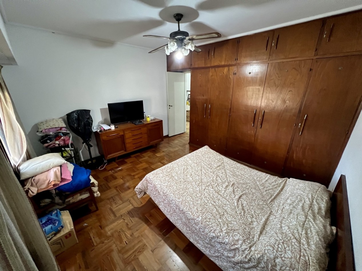 Casa imperdible en esquina | Depto, garaje y taller independientes