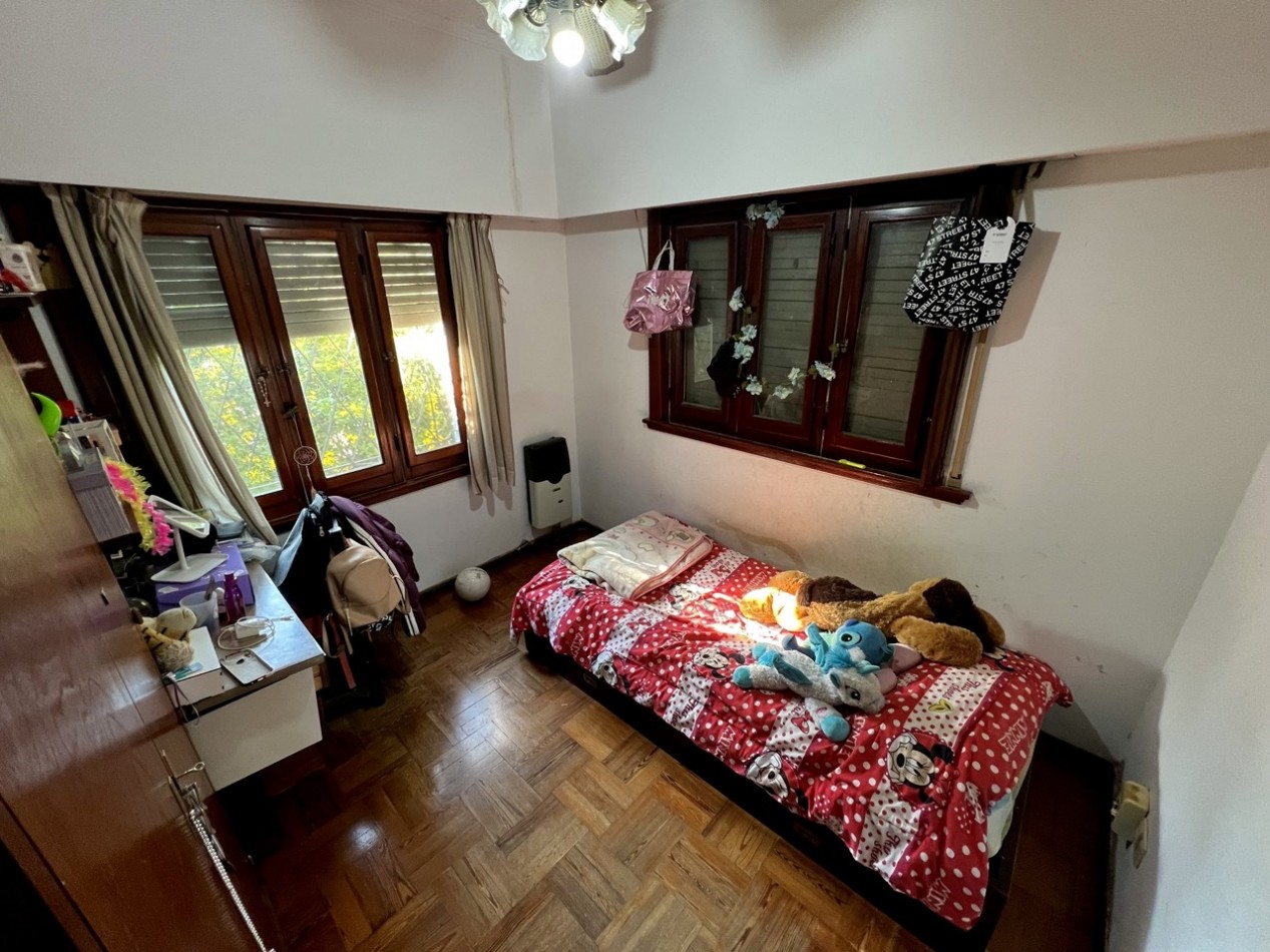 Casa imperdible en esquina | Depto, garaje y taller independientes