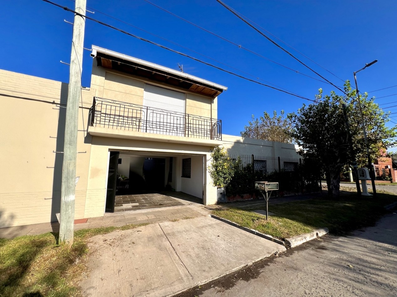 Casa imperdible en esquina | Depto, garaje y taller independientes
